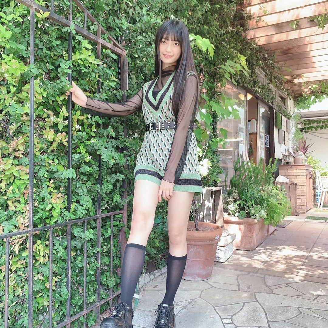 小山リーナさんのインスタグラム写真 - (小山リーナInstagram)「ラメラメ🦴 ・ ・ #私服 #緑 #ベスト #ラメ #コーディネート #アイドル #ストレートヘア #高校生 #16歳 #ootd #code #coordinate #fashion #followme #idol #jk #zara #cute」6月7日 23時42分 - rina_koyama_box