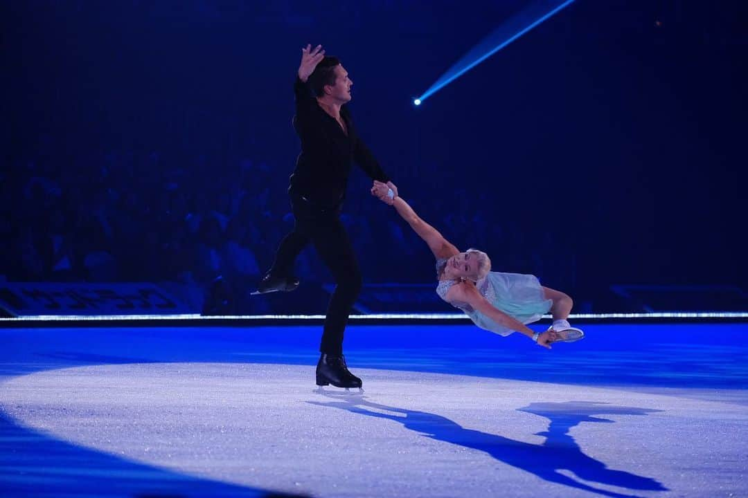 タチアナ・ボロソジャルさんのインスタグラム写真 - (タチアナ・ボロソジャルInstagram)「First show in Kobe☑️ Thanks for amazing skating friends, for all audiences and of course #foi2019 ❤️❤️❤️ More caning soon😉!!! #дальшебольше  Начало положено😉 Первое шоу «Fantasy on Ice” в Кобе☑️ Нодар @snodar, спасибо за профессиональные фотки❤️👍 Ты крут!!! #volosozhartrankov #foi2019」6月7日 23時51分 - fire_bird