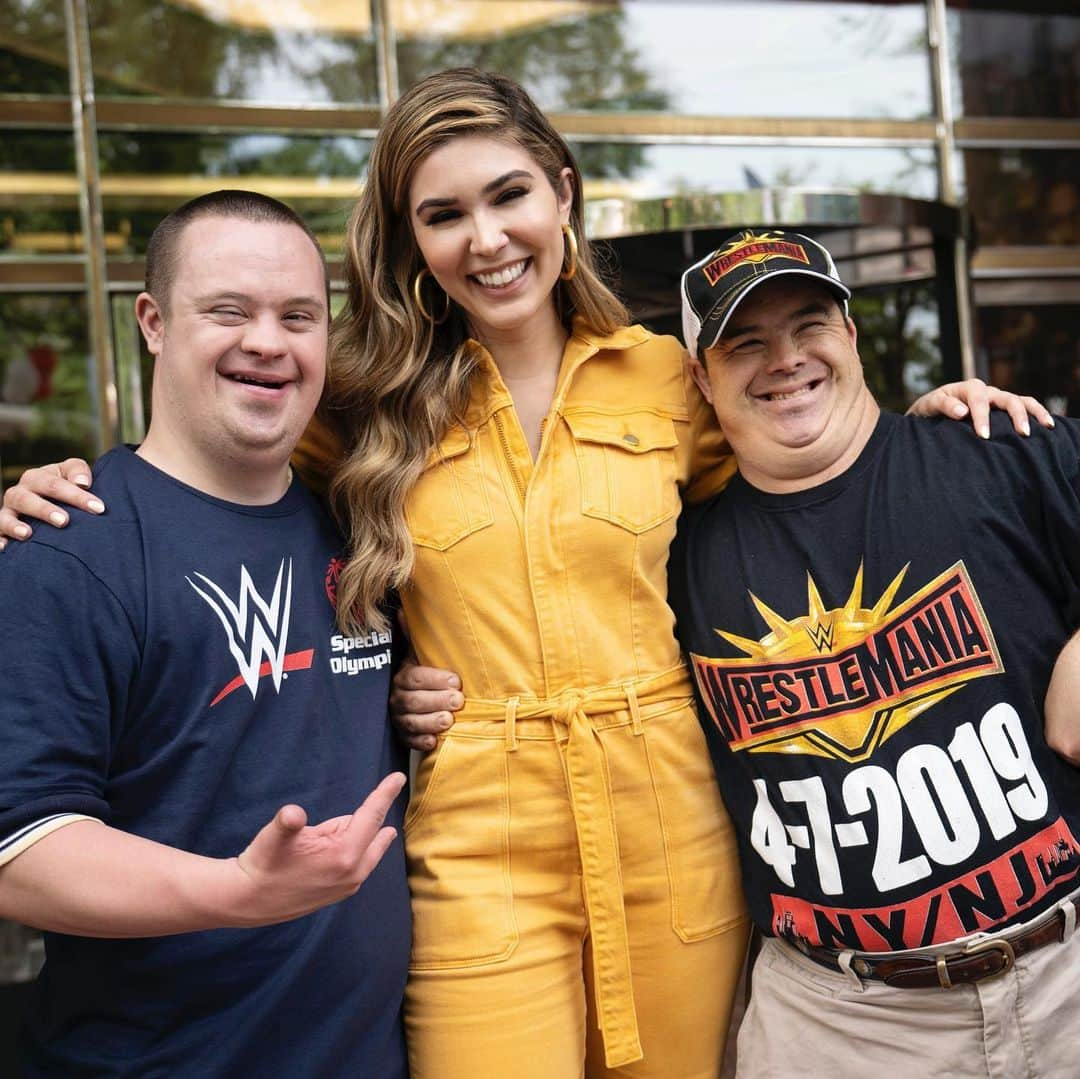 キャシー・ケリーさんのインスタグラム写真 - (キャシー・ケリーInstagram)「what a morning!! had the absolute best time celebrating the @specialolympicsct torch run outside @WWE HQ 💪🏼🎉 made new friends, scream sang some tunes, and danced while missing every. single. toss. 🙄 turns out i’m really bad at cornhole, but really good at april o’neil cosplay #SOCTSummerGames @specialolympics」6月8日 5時21分 - cathykelley