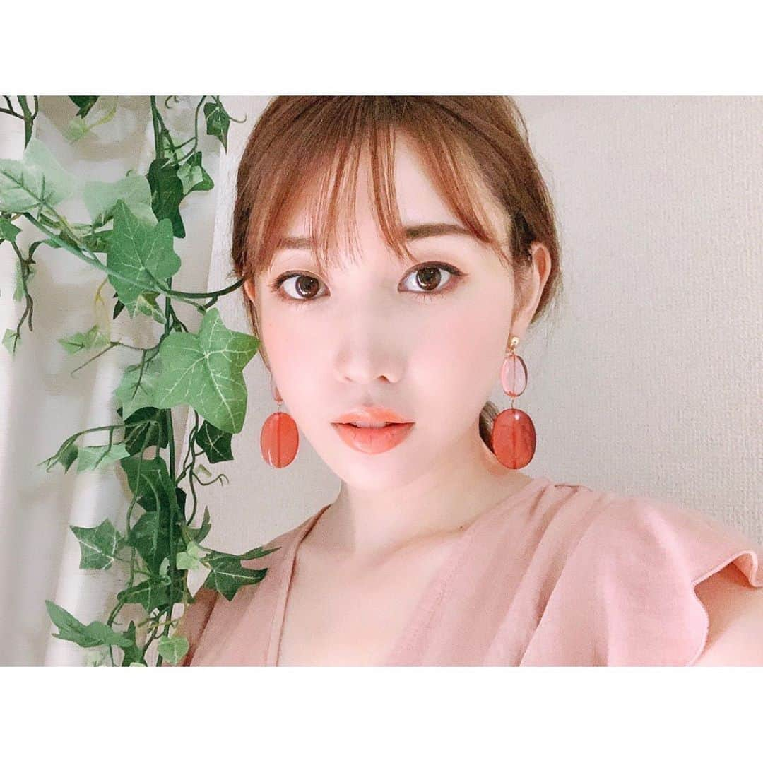 梶恵理子さんのインスタグラム写真 - (梶恵理子Instagram)「SUQQUのコスメでメイク💄🥺💓 個人的すごくお気に入り☺️👍🏻 . YouTubeにupしているので 是非みてね〜😉🍉 . ちなみに洋服はZARAです💘 . . . #かじえり#スック#メイク好きな人と繋がりたい#コスメ好きさんと繋がりたい#旬顔メイク#トレンドメイク#オレンジメイク#大人メイク#夏メイク#崩れないメイク」6月7日 23時56分 - kajierimakeup