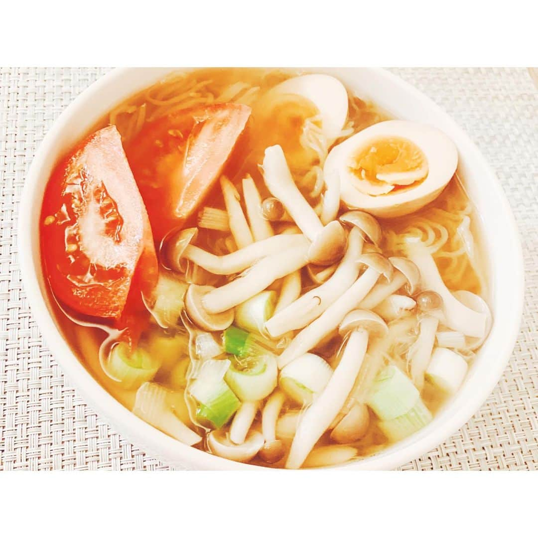 沙央くらまさんのインスタグラム写真 - (沙央くらまInstagram)「やっぱりマイブーム #こんにゃくラーメン 即席だからありものですが、、、。 詳しくは @dashi_senka ❤️ さぁ明日も頑張るぞ！  #沙央くらま #コマ飯 #コマスタ #ラーメン好きな人と繋がりたい」6月8日 0時04分 - kurama_sao