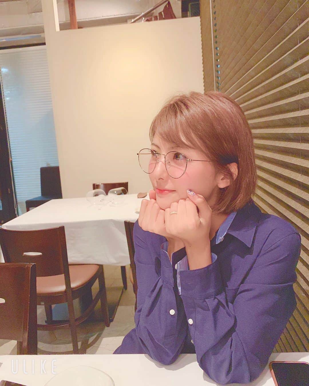 岡田栞奈のインスタグラム：「今日は一日お家でまったり〜(^ ^)♪ 夜はご飯食べて温泉♨️ からのマッサージきてます💓💓💓 ・ ・ 最近はすっぴんで過ごす事多いので 眼鏡かけて外出👓✨ #休日の過ごし方 #すっぴん #まったり #オフモード #温泉 #マッサージ #眼鏡  #梅雨はインドア」