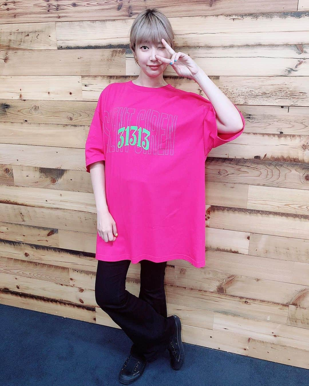 SILENT SIRENさんのインスタグラム写真 - (SILENT SIRENInstagram)「6/9 ツアーファイナル限定Ｔシャツ😊❗️ ■ビッグ31313Ｔ（ピンク） ゆかるん・ひなんちゅ着用サイズはXXXL✨ ※ワンサイズ展開となっております！  ファイナル限定なのでお見逃しなくっ😁👌」6月8日 0時13分 - silentsiren_official