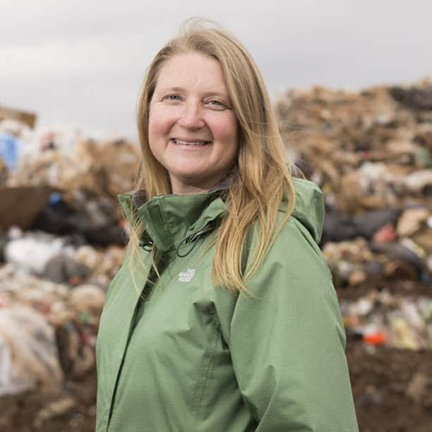 のインスタグラム：「#DYK that a dump truck’s worth of plastic goes into the ocean every minute? How HP and environmental engineer Jenna Jambeck are helping to stem the flow of ocean-bound plastics with innovative recycling programs. ♻️🌊 #WorldOceansDay [link in bio]」