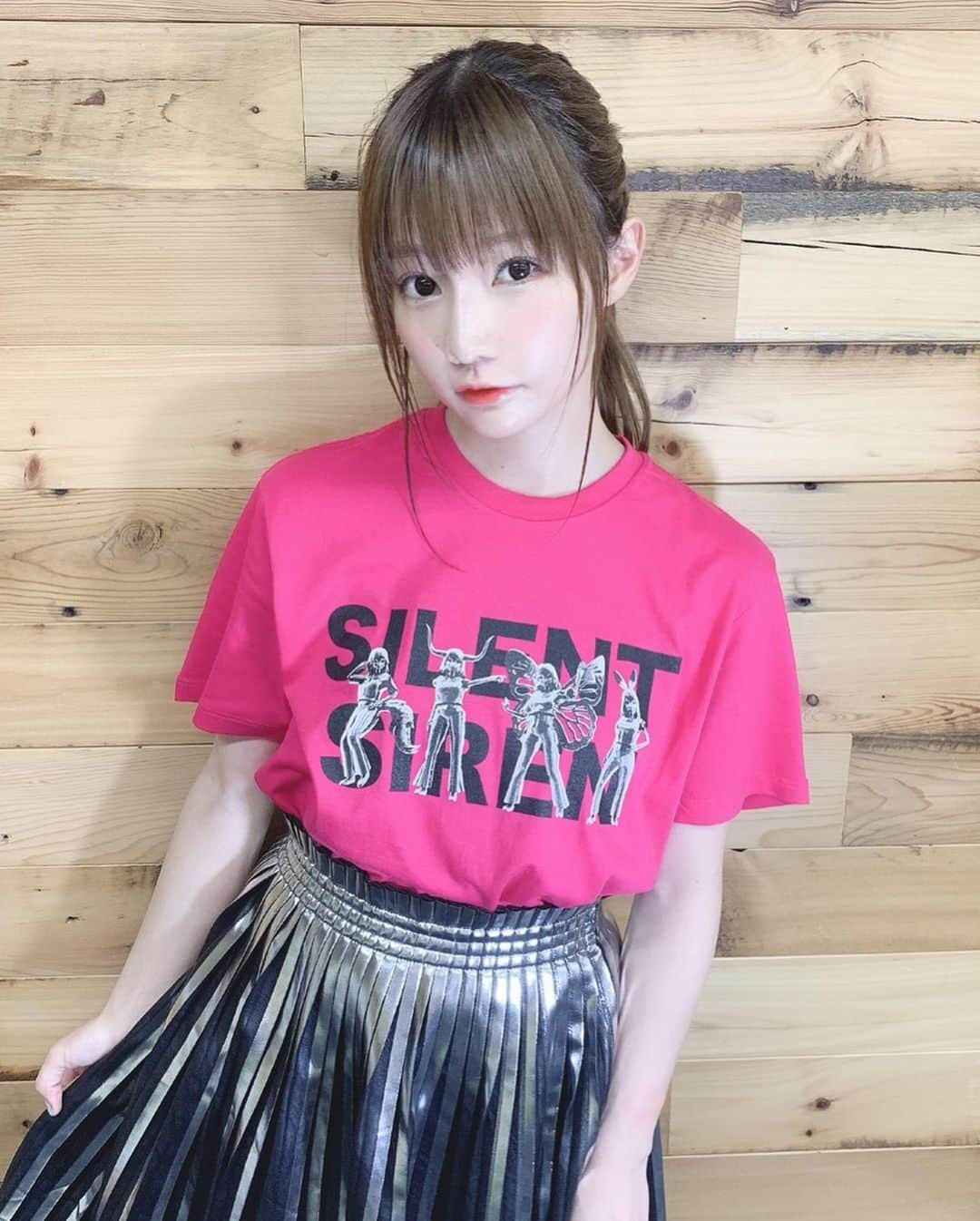 SILENT SIRENさんのインスタグラム写真 - (SILENT SIRENInstagram)「6/10  追加公演限定Ｔシャツ😊🌈 ■31313 追加公演限定Ｔシャツ すぅ・あいにゃん着用サイズはM📣 ※M / L / XL / XXL  の4サイズ展開となっております！  ツアーに来たら『なるほどなっ❗️』となるデザインになってます😉」6月8日 0時16分 - silentsiren_official