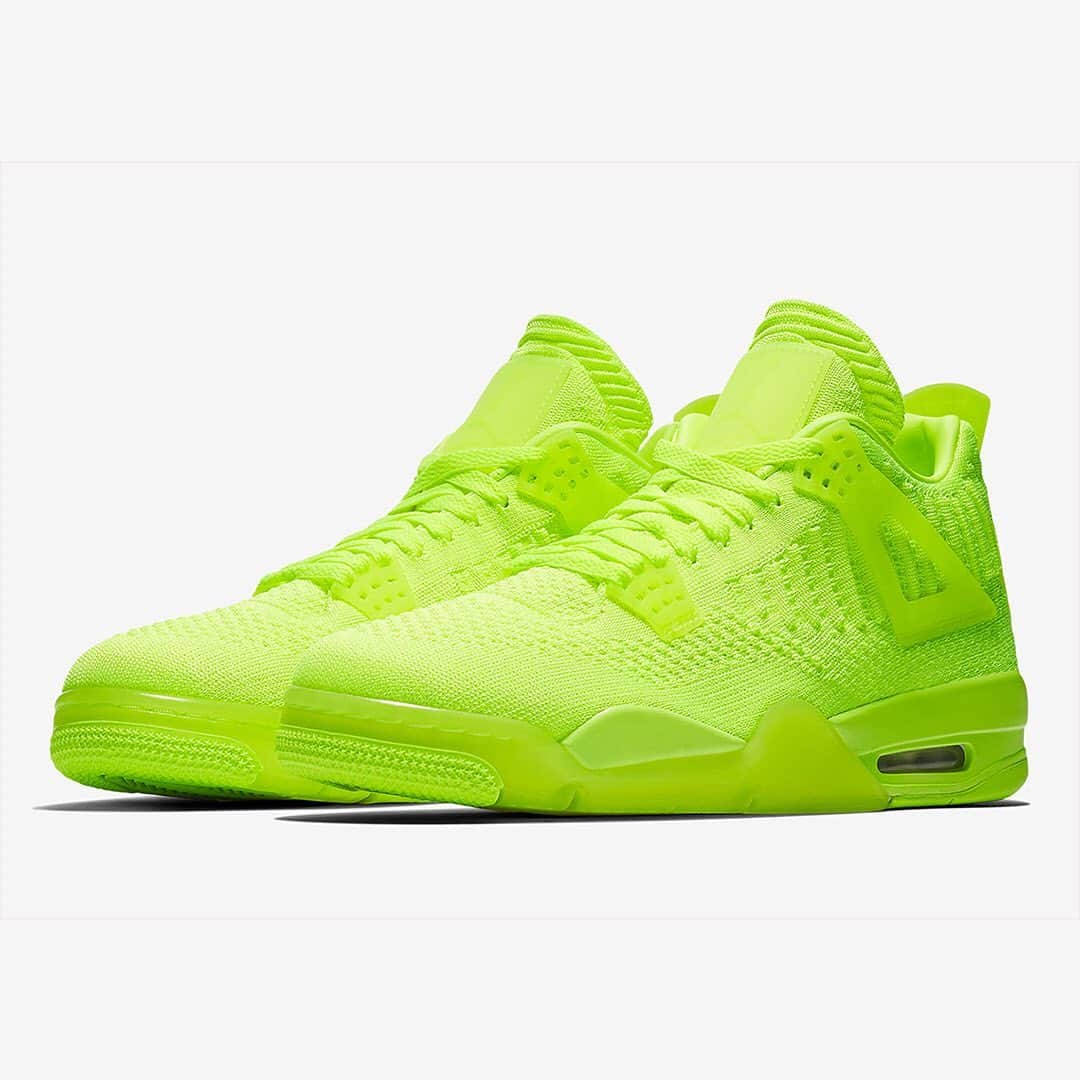 Sneaker News x Jordans Dailyさんのインスタグラム写真 - (Sneaker News x Jordans DailyInstagram)「A pack of Flyknit Jordan 4s are on the way, with this Volt colorway possibly being the best out of the bunch. What are your thoughts? Link in bio for more details #jordansdaily」6月8日 0時24分 - jordansdaily