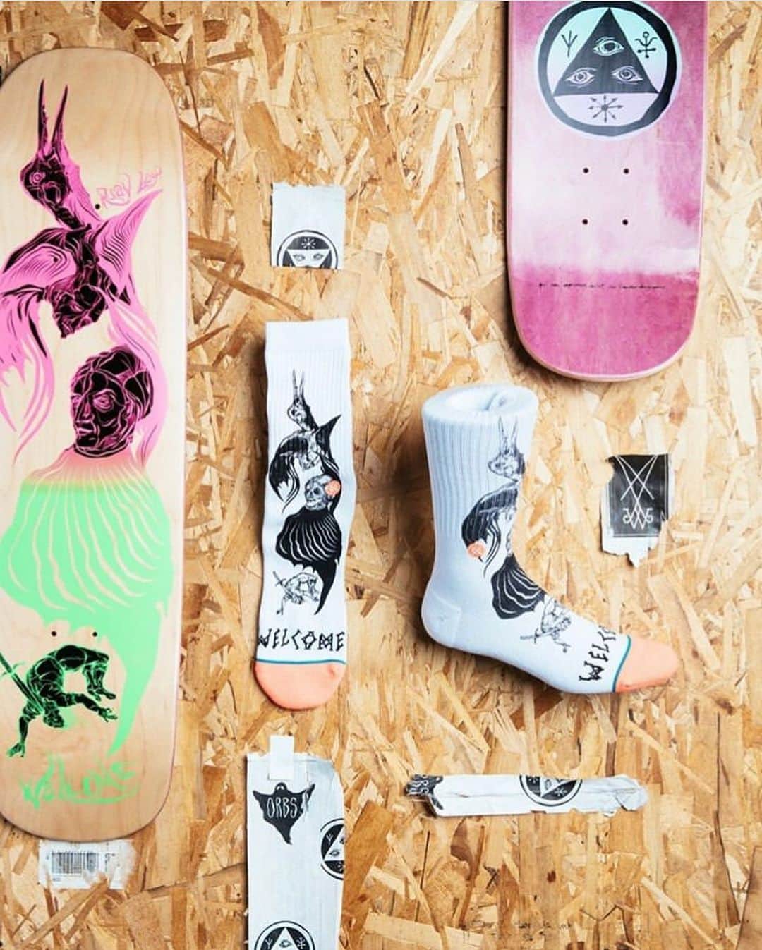 のインスタグラム：「Breaking the mold 🔮 Stance Skateboarding Is proud to partner with @welcomeskateboards on a new collaborative collection. Known for it's quirky shapes, hand-drawn graphics, and a close-knit family of unique team riders, Welcome continues the celebration of creativity and individuality that skateboarding was built on. #StanceSkateboarding #スケートボード  #ありきたりはつまらない」