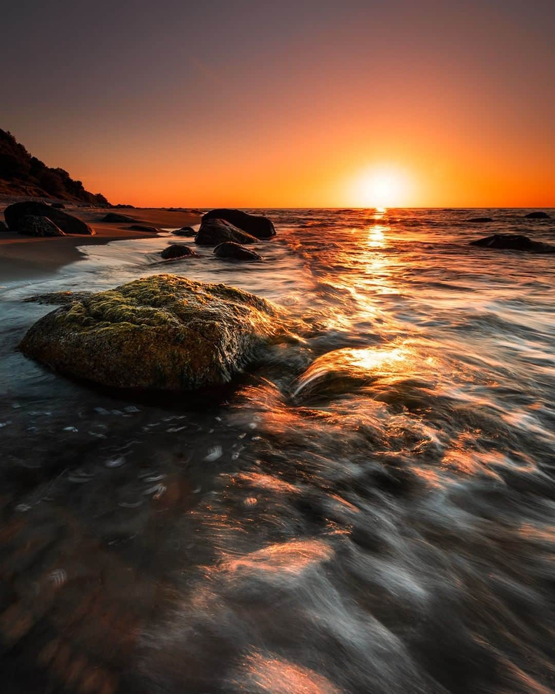 Canon UKさんのインスタグラム写真 - (Canon UKInstagram)「We want to hear all about your latest escapades... where have you taken your camera recently? We'd be at the front of the queue to capture a sunset like this 🙌 Image by @unique.depth.」6月8日 0時43分 - canonuk