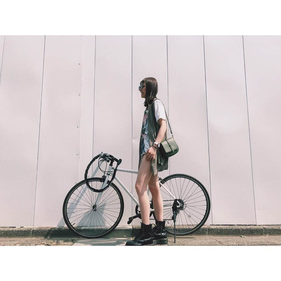 松井貴香さんのインスタグラム写真 - (松井貴香Instagram)「- - outfit of the day🚲 - 基本毎日移動は自転車だから 今日から梅雨入り悲しいな〜☔︎ - - #0607 #私服 #キコーデ #ファッション #自転車  #自転車女子 #梅雨 #2枚目の爆笑の先はりか #梅雨入り #ootd #outfit #kicode #code #fashion #casual  #bike #crossbike  #like4likes  #instagood  #followｍe」6月8日 0時53分 - kiko414_m