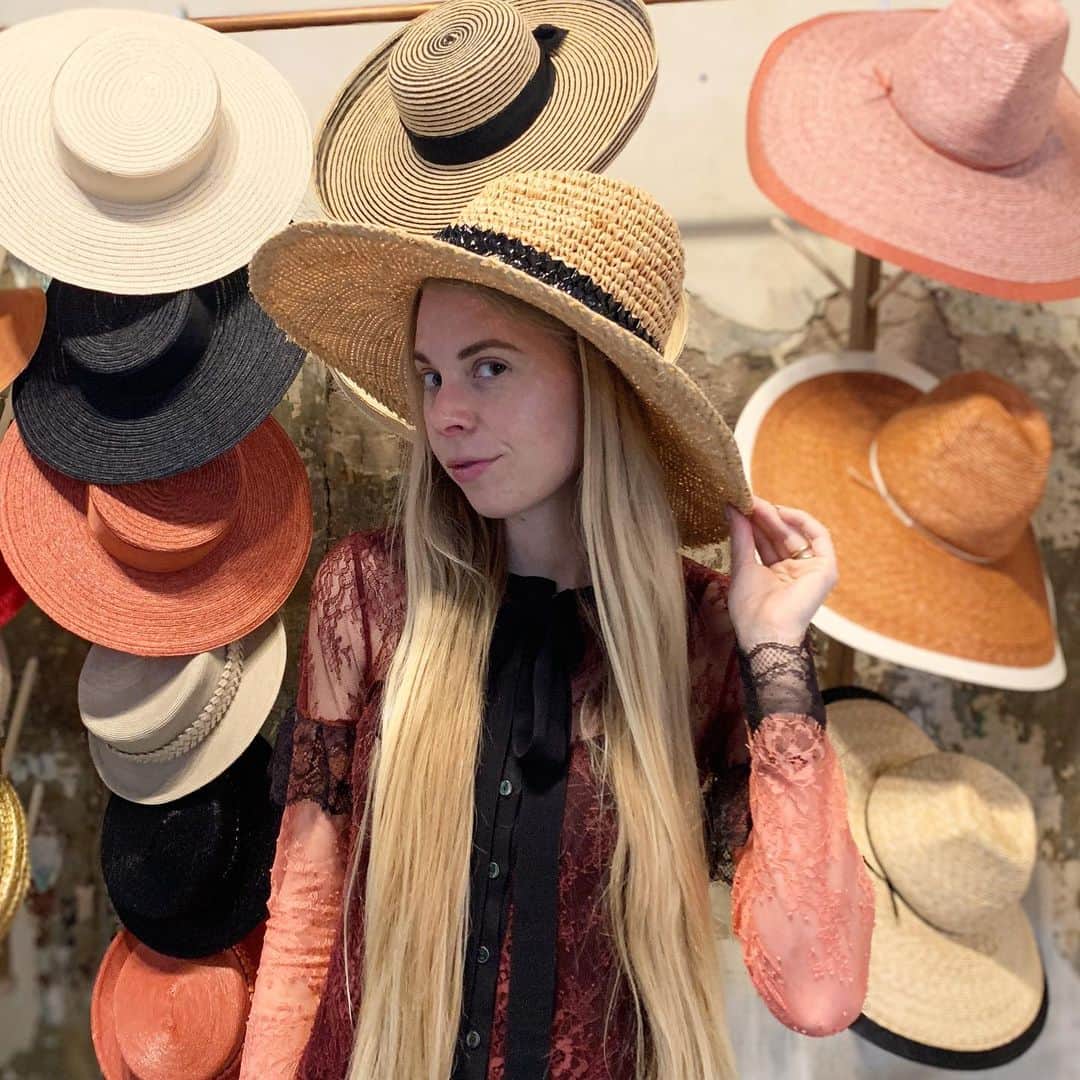 ShopBAZAARさんのインスタグラム写真 - (ShopBAZAARInstagram)「Meet the Milliner behind THE HERO hat! Follow along as @gigiburris takes over Instagram Stories today. #SBZHero」6月8日 0時46分 - shopbazaar