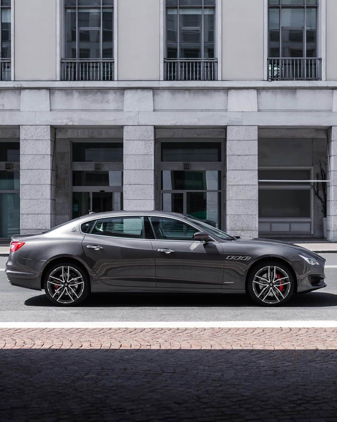 マセラティさんのインスタグラム写真 - (マセラティInstagram)「A global icon of Italian elegance dominating the scene. #MaseratiQuattroporte #Maserati」6月8日 0時52分 - maserati