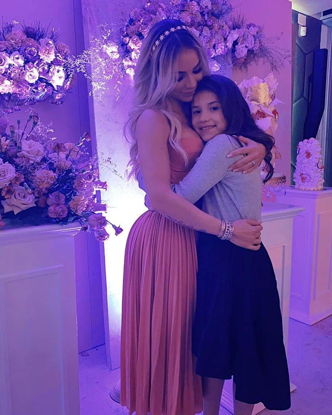 ジェシカ・スターリングのインスタグラム：「Una amiga para toda la vida💖💖 mi princesa ya es una niña grande」
