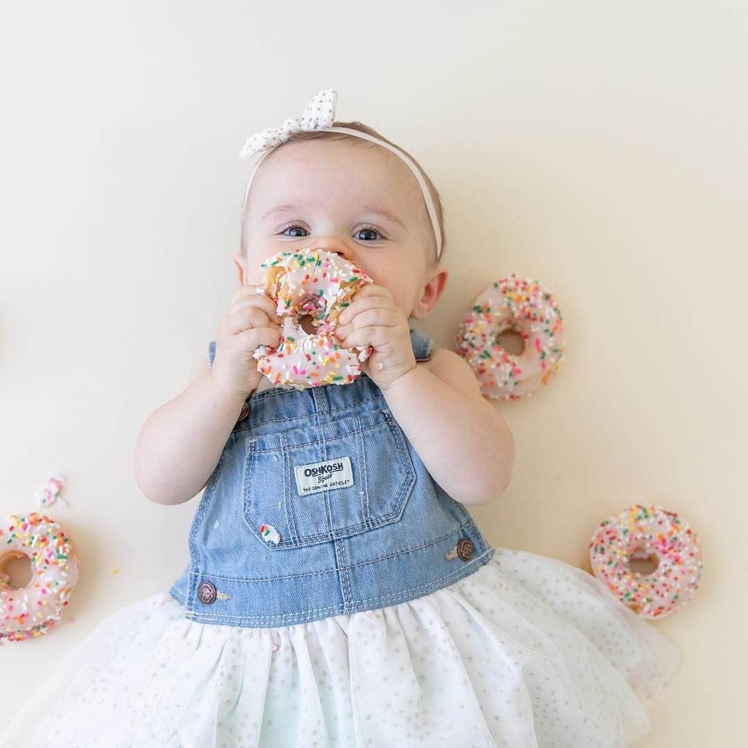 オシュコシュさんのインスタグラム写真 - (オシュコシュInstagram)「Help yourself to an extra dose of #sprinkles, it’s #nationaldonutday!!! 🍩 #donuts #yay #yum #overalls #oshkoshkids 📷: @mickayla04」6月8日 1時04分 - oshkoshkids