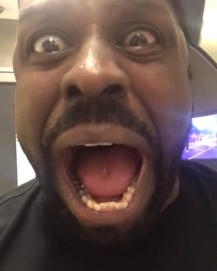 ファンクマスター・フレックスのインスタグラム：「Ugly man finally returns after eye surgery! See u tonight! #SpinGod」