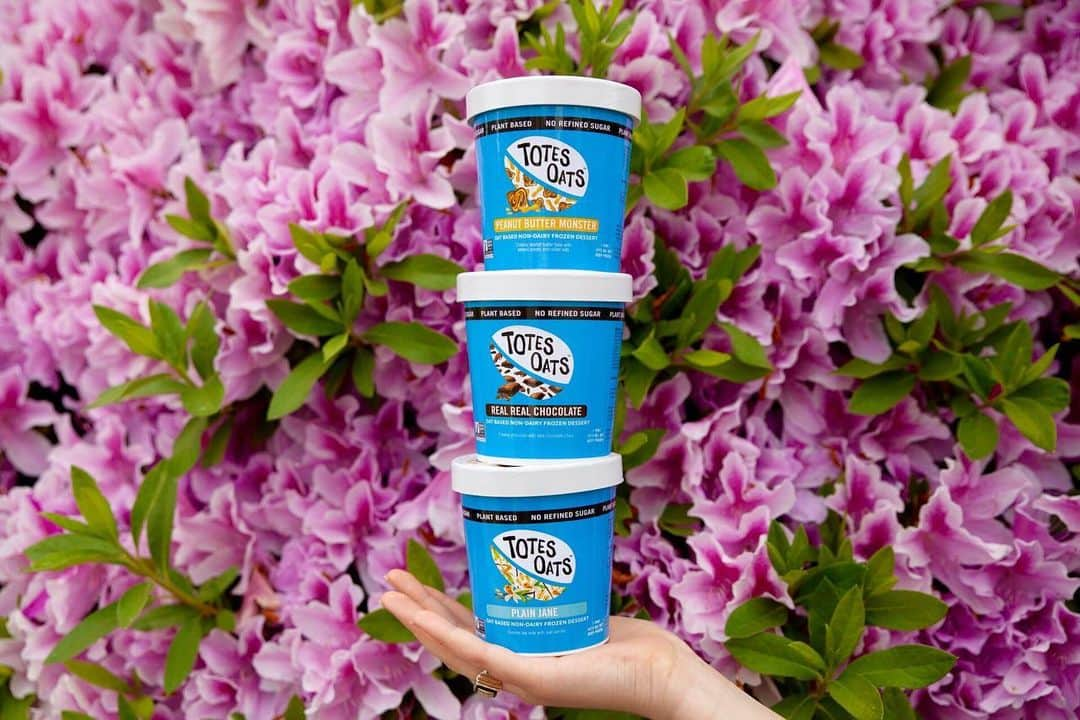 Whole Foods Marketさんのインスタグラム写真 - (Whole Foods MarketInstagram)「Oatmilk. But make it dessert. From the two best friends behind @itshakunabrands comes Totes Oats: A new oatmilk-based, non-dairy frozen dessert company (somebody pinch us). Pick up Real Real Chocolate, Plain Jane and Peanut Butter Monster at your local store now. . Now available at select Whole Foods Market stores in California, Arizona, Nevada and Hawaii.」6月8日 1時13分 - wholefoods