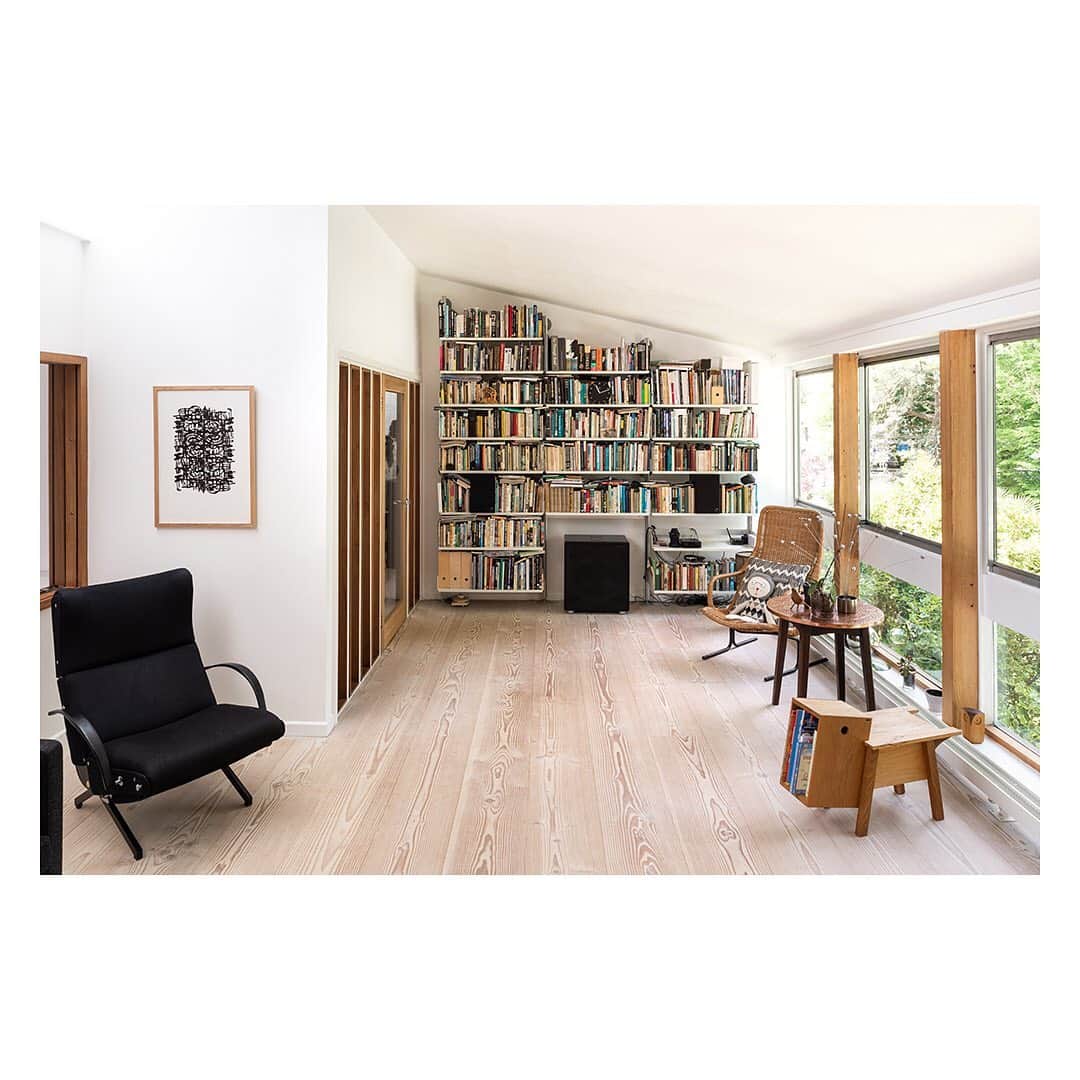 The Modern Houseさんのインスタグラム写真 - (The Modern HouseInstagram)「"A hillside haven in south-east London": a 1960s home on Peckarmans Wood on the Dulwich Estate. Follow the link in our bio to see the sales particulars.  #dulwichestate #1960sarchitecture #moderndesign」6月8日 1時14分 - themodernhouse