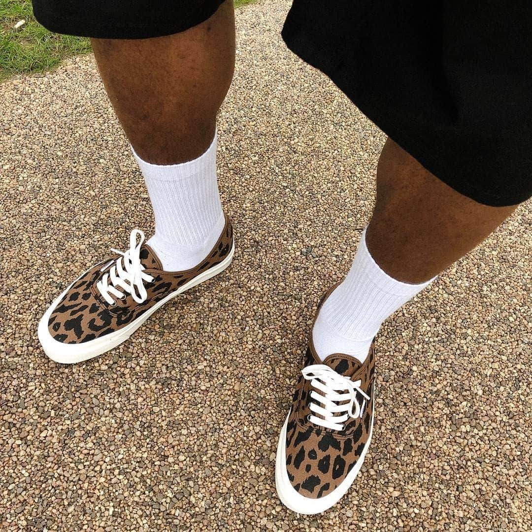 ASOSさんのインスタグラム写真 - (ASOSInstagram)「Catch me if you can 🐆 📸 @asos_joshua 🔎 Vans Anaheim Authentic plimsolls (1428576) 🗣 Image description: Joshua wearing a pair of animal-print Vans」6月8日 1時15分 - asos