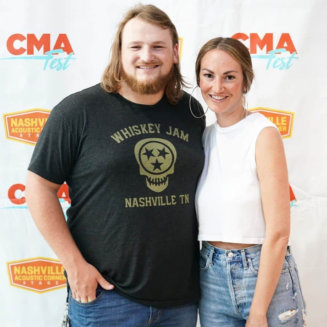 ASCAPさんのインスタグラム写真 - (ASCAPInstagram)「That’s a wrap #CMAFest! Thank you to everyone that performed & came out to the #ASCAPCountry Acoustic Corner! 📸 of @jobefortner & #ASCAP’s @evynm by @edrode」6月8日 1時25分 - ascap