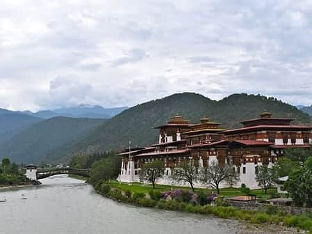 岡田ひとみ（ねんドル）さんのインスタグラム写真 - (岡田ひとみ（ねんドル）Instagram)「［Day2 Punakha］#punakhadzong #Bhutan #travel #photoshoot」6月8日 1時25分 - hitomi_nendol