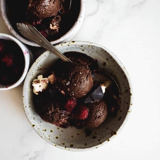 のインスタグラム：「Happy National Chocolate Ice Cream Day! 🍨 🍫 #catherinemalandrino #cathercatherine #nationalchocolateicecreamday #chocolate #icecream」