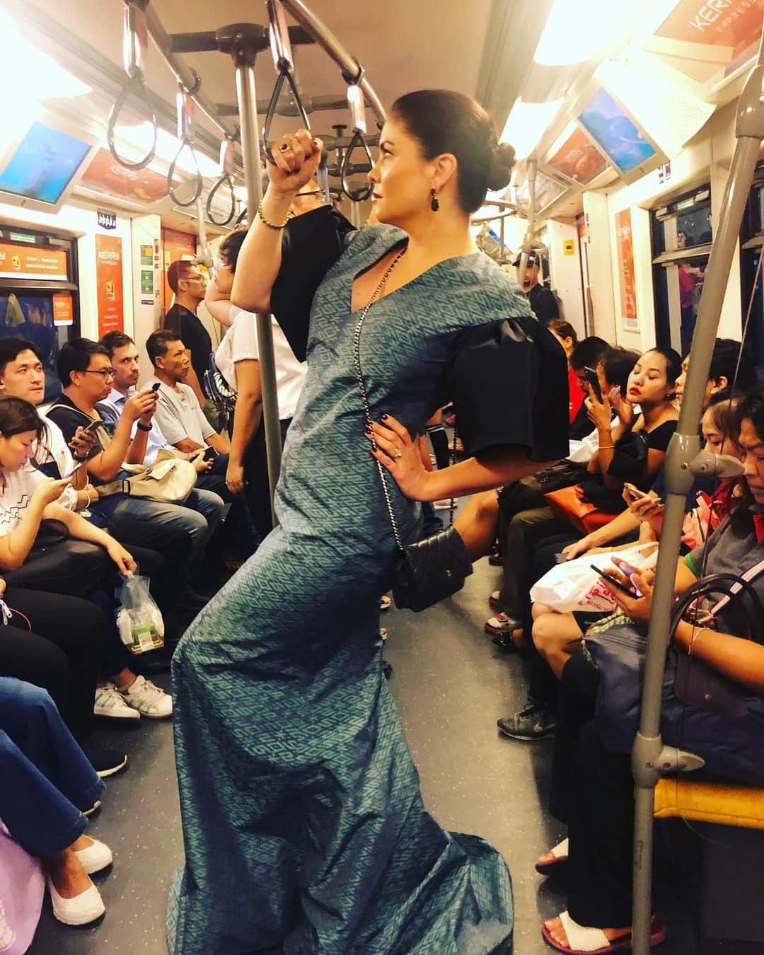 ジョディ・リン・オキーフのインスタグラム：「On my way to @voguethailand gala via sky train wearing @polpatasava」