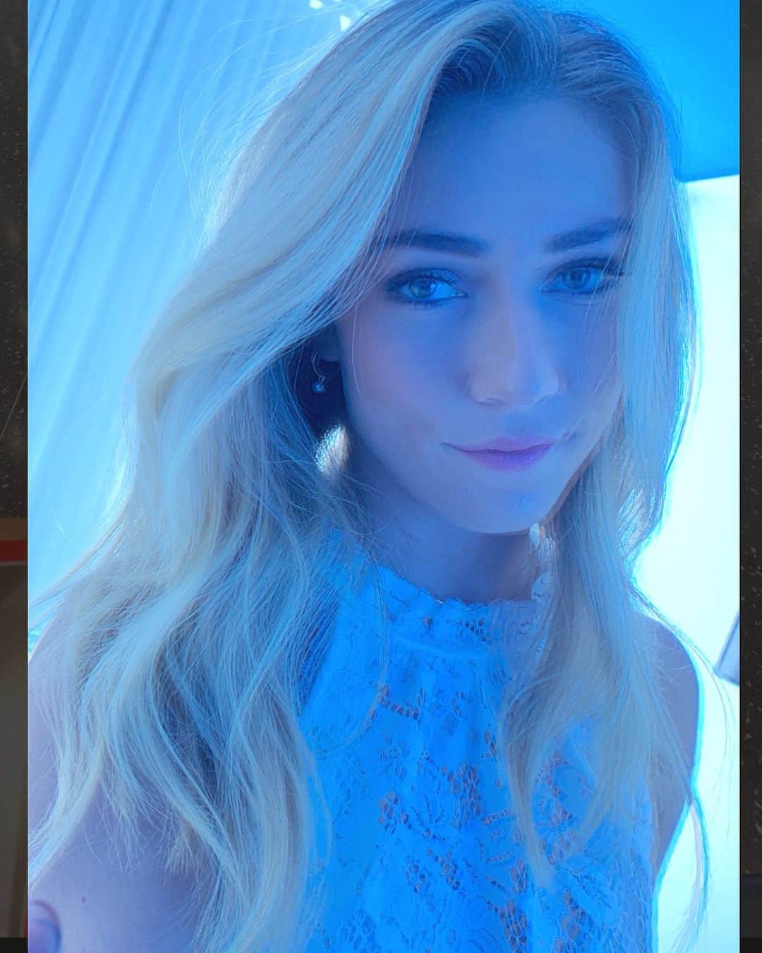 ミカエラ・シフリンのインスタグラム：「A Killer Queen like a Young Jane Fonda🎶🎵🎶🎵 (not me, just, in general...I mean, it’s the lyrics... you know?) brb, just gonna go listen to @jonasbrothers on repeat for the rest of the summa🤩」