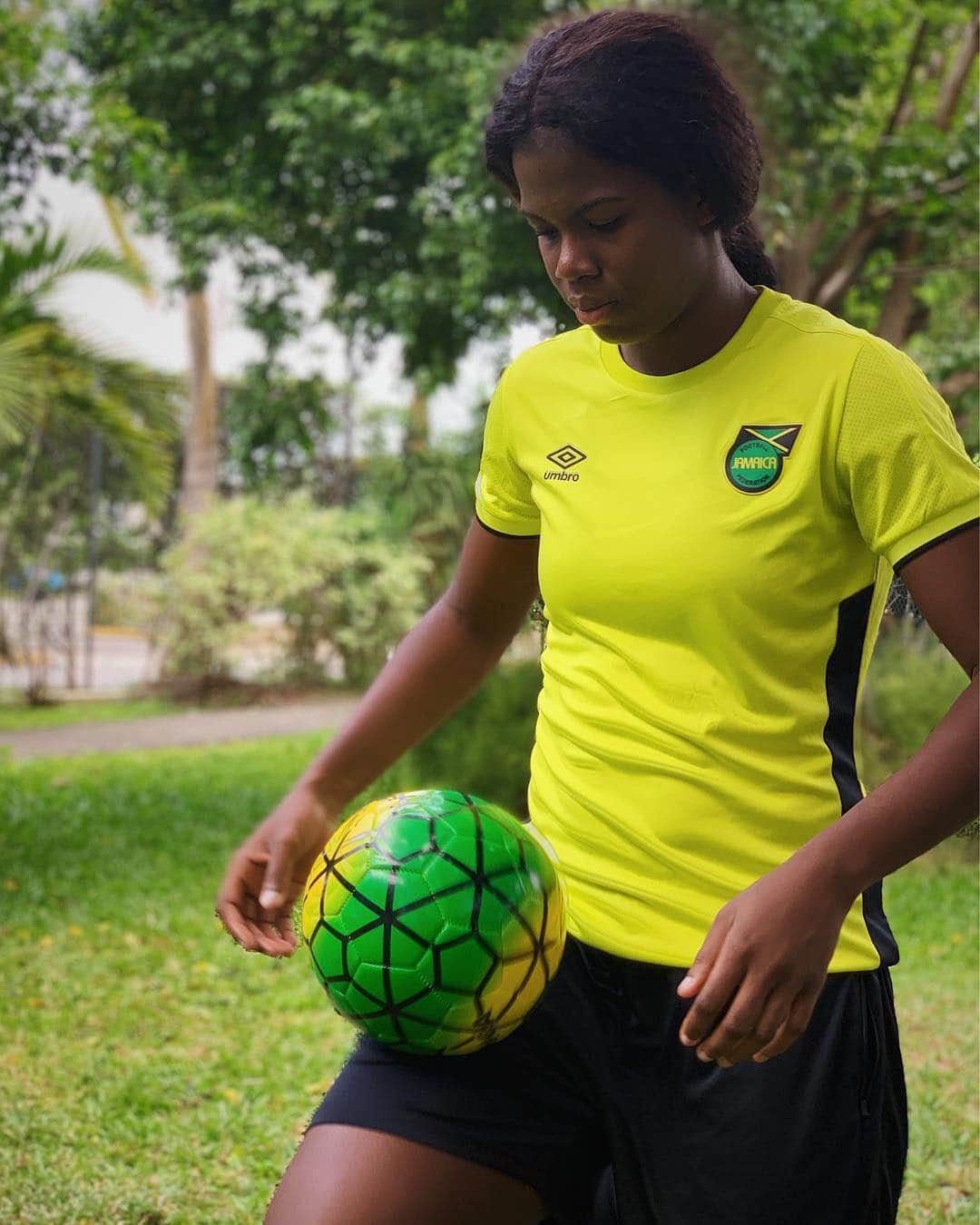 appleさんのインスタグラム写真 - (appleInstagram)「Commissioned by Apple. "This is a historic moment not only for Jamaica, but for Caribbean soccer in general. The @ReggaeGirlz are the first Caribbean women’s team to play in the world’s biggest football competition. Only three years ago the team was disbanded. It meant a lot to photograph them at @BobMarley’s home and their last home game in Kingston before leaving for France." #ReggaeGirlz #ShotoniPhone by Rose Marie C. @rorosiemarie featuring @nickle165 @chanelhmarks @dbondflasza @allysonswaby10 @sydneyy_schneider @bun_bun10 @ashleighshim @den_den14 @changchang613 @jayymatthewss @olufolasade_adamolekun Mural art: @likemindedart @iLLson See Stories for more.」6月8日 1時42分 - apple