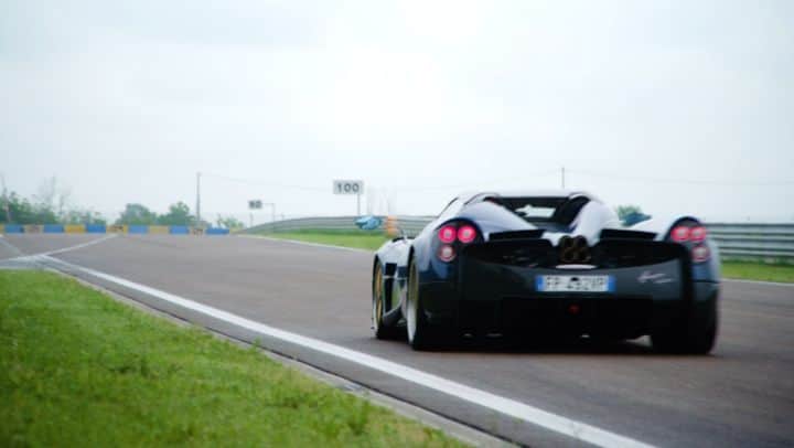 パガーニ・アウトモビリのインスタグラム：「Just a few weeks ago, we found ourselves with thousands of friends during the @motorvalleyofficial Fest. An unforgettable time in the very heart of the Motor Valley, Modena, take a look!  #MotorValleyFest #pagani #zonda #huayra #huayraroadster #zonda20 #zonda20anniversary」