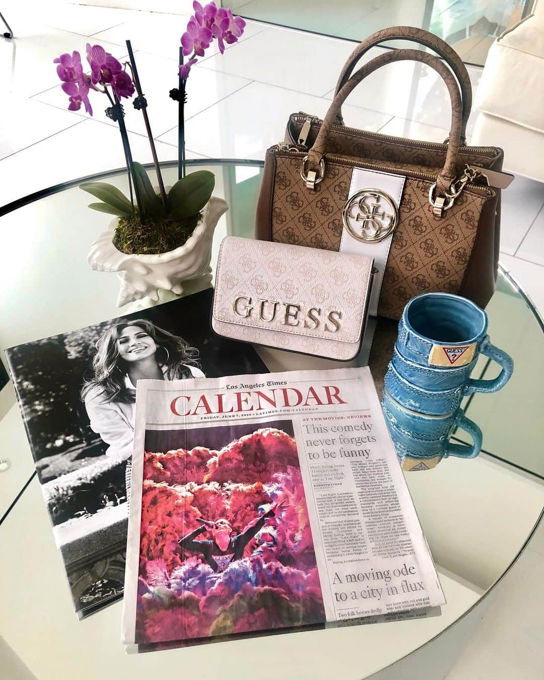 ゲスさんのインスタグラム写真 - (ゲスInstagram)「LA It’s Showtime ⏰✨ woke up to #GUESSGirl @jlo on the front page of this morning’s @latimes in @guess 🔻 who’s ready for tonight?! #JLoItsMyParty #JLOxGUESS」6月8日 1時43分 - guess