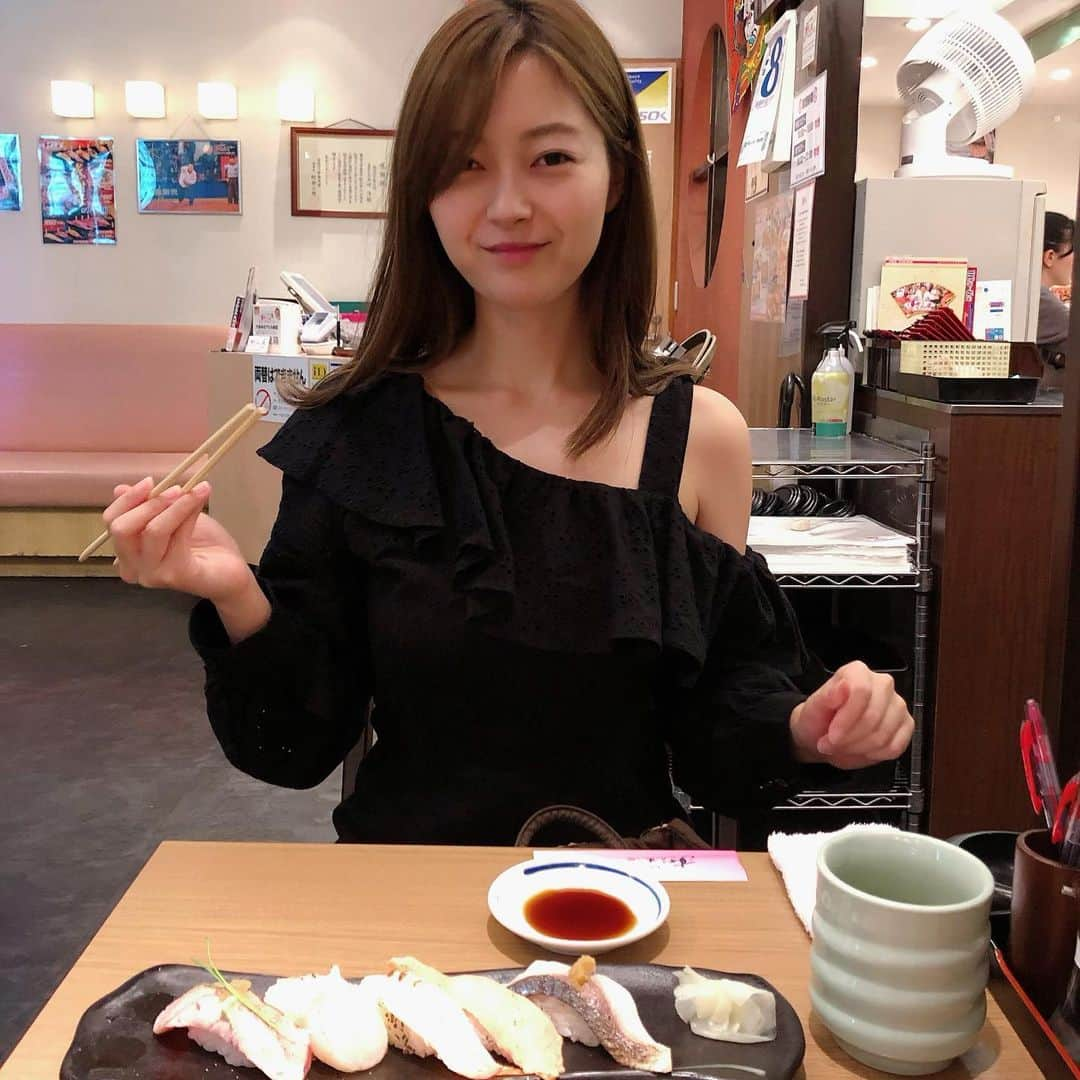 山下莉奈さんのインスタグラム写真 - (山下莉奈Instagram)「夜中に食べると余計に美味しく感じるよね😍💘🍣 #sushi #寿司 #birthdaybash」6月8日 1時54分 - rinayamashita