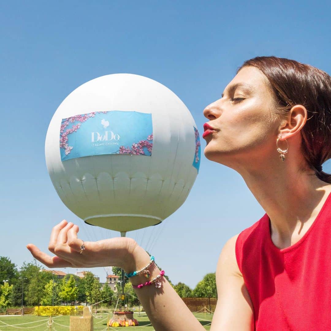 ドドさんのインスタグラム写真 - (ドドInstagram)「Get ready to see the world from a different angle. Jump onboard the DoDo hot-air balloon at DODOGARDEN at the CityLife Park in Milan until 9 June. #dodojewels #dodocharm #dodogarden #naturecollection . . . #opticalillusions」6月8日 2時11分 - dodojewels