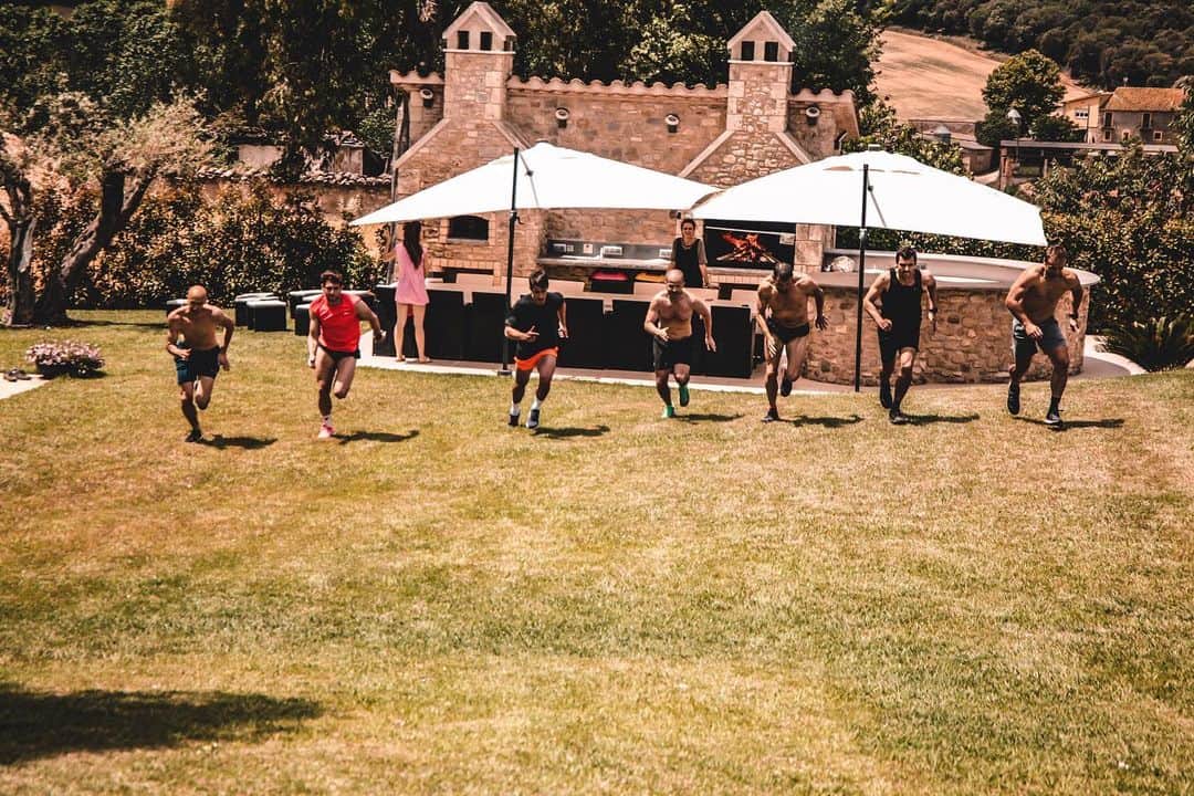 イバイ・ゴメスのインスタグラム：「¡Último entrenamiento! 🏃🏼‍♂️💪🏼 #stageregeneraélite」