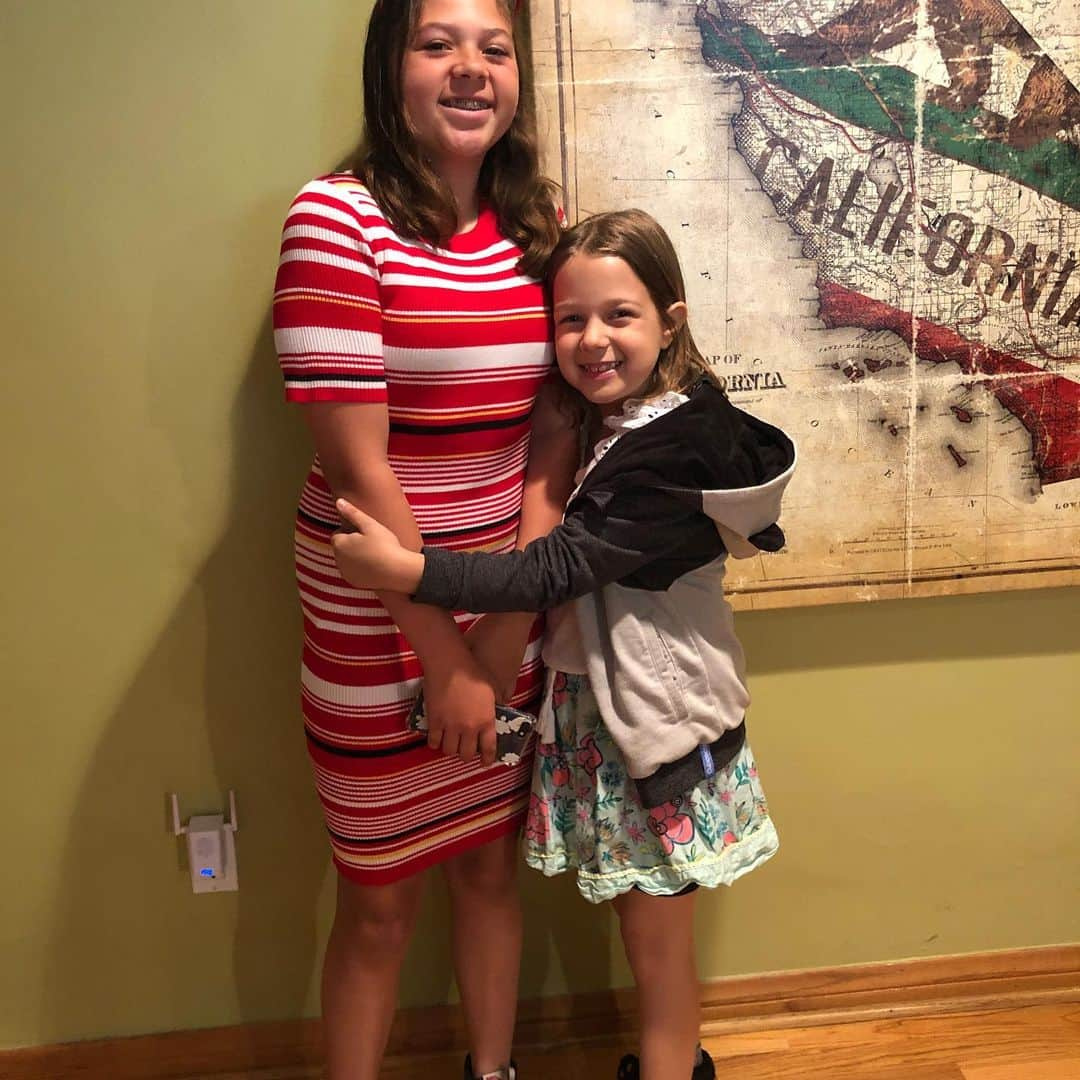 ジョディ・スウィーティンさんのインスタグラム写真 - (ジョディ・スウィーティンInstagram)「I can’t believe it!! My Zoie has her 5th grade culmination today and is finished with elementary school!! How did that HAPPEN?! I just remember walking her to Kindergarten and her waving goodbye... But I couldn’t be more proud of this kid! She is strong, fierce, funny, creative and so many wonderful things. I am a proud mama. Can’t wait to see her next adventure: Middle School!  #thedaysarelongbuttheyearsareshort  #allgrownup #proudmama #momlife」6月8日 2時37分 - jodiesweetin