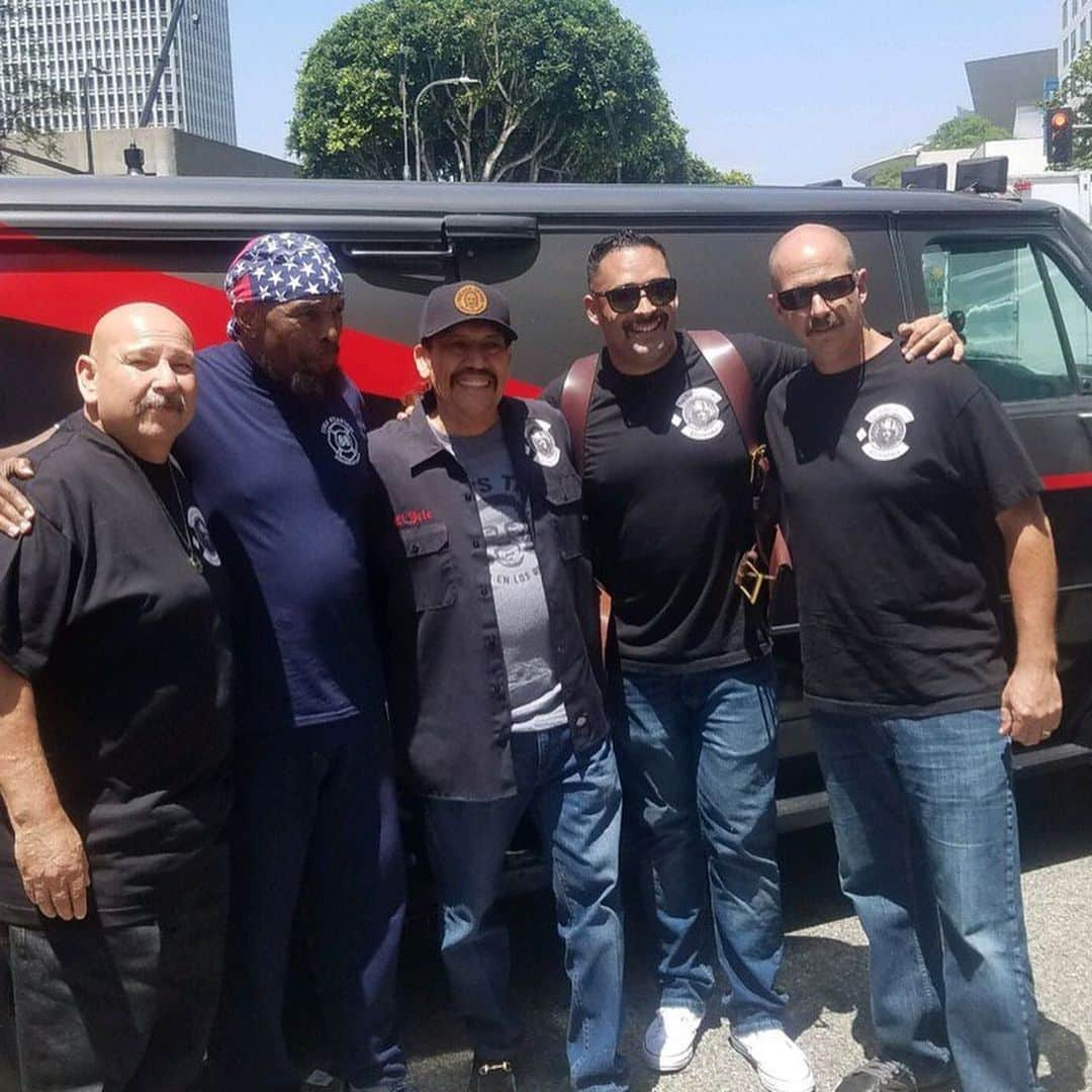 ダニー・トレホさんのインスタグラム写真 - (ダニー・トレホInstagram)「Great time at the Hope For Firefighters event with the Pacoima/Los Angeles Fire Department, Mario, Mr. T, and my new friend Wilshire the Fire Dog . . . #hopeforfirefighters #losangeles #lafd #firefighters #mrt #dannytrejo」6月8日 2時52分 - officialdannytrejo