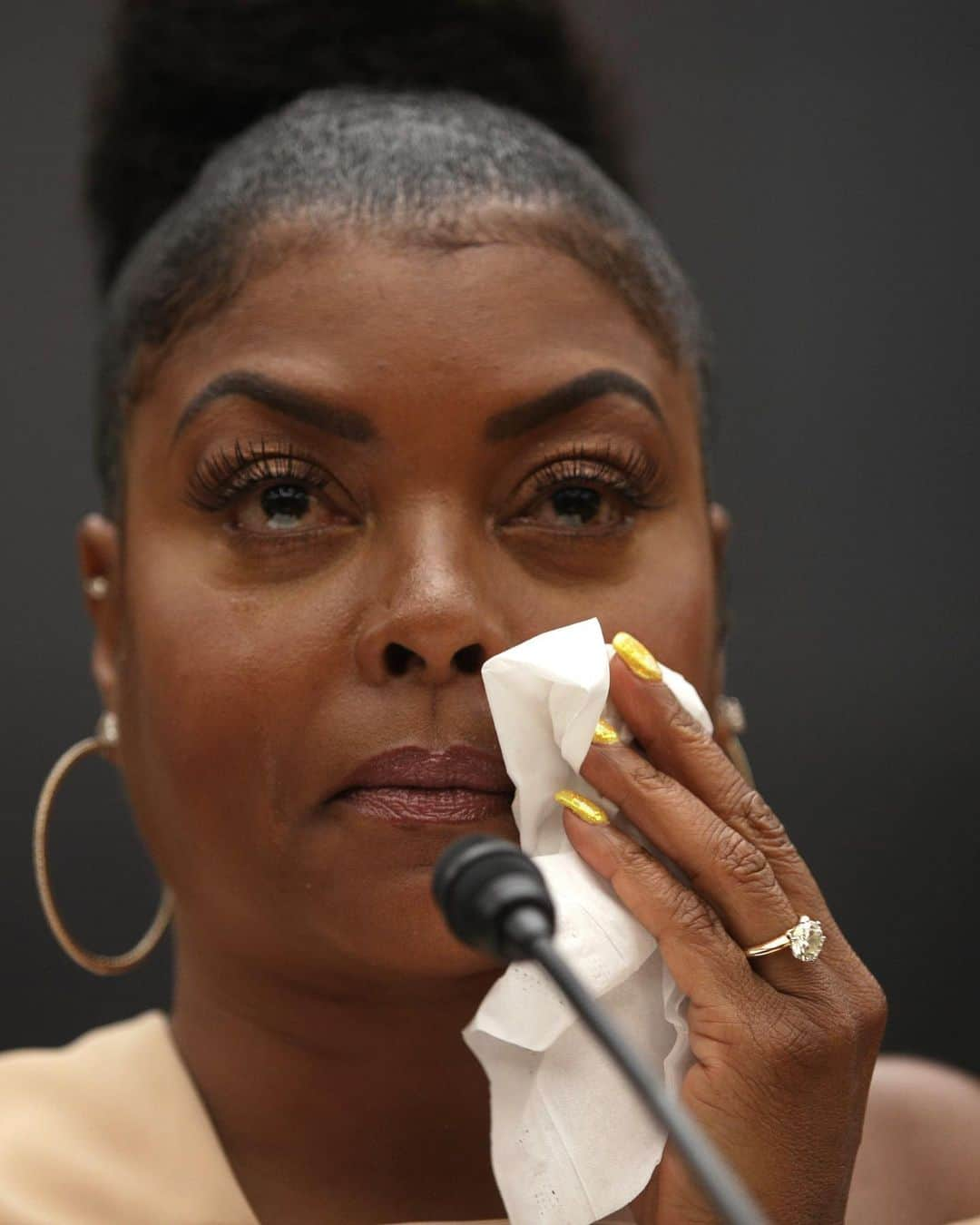 Just Jaredさんのインスタグラム写真 - (Just JaredInstagram)「@tarajiphenson got emotional while speaking in front of congress on mental health! Click photo link in bio to watch her opening statement!  Photos: @gettyimages」6月8日 3時04分 - justjared