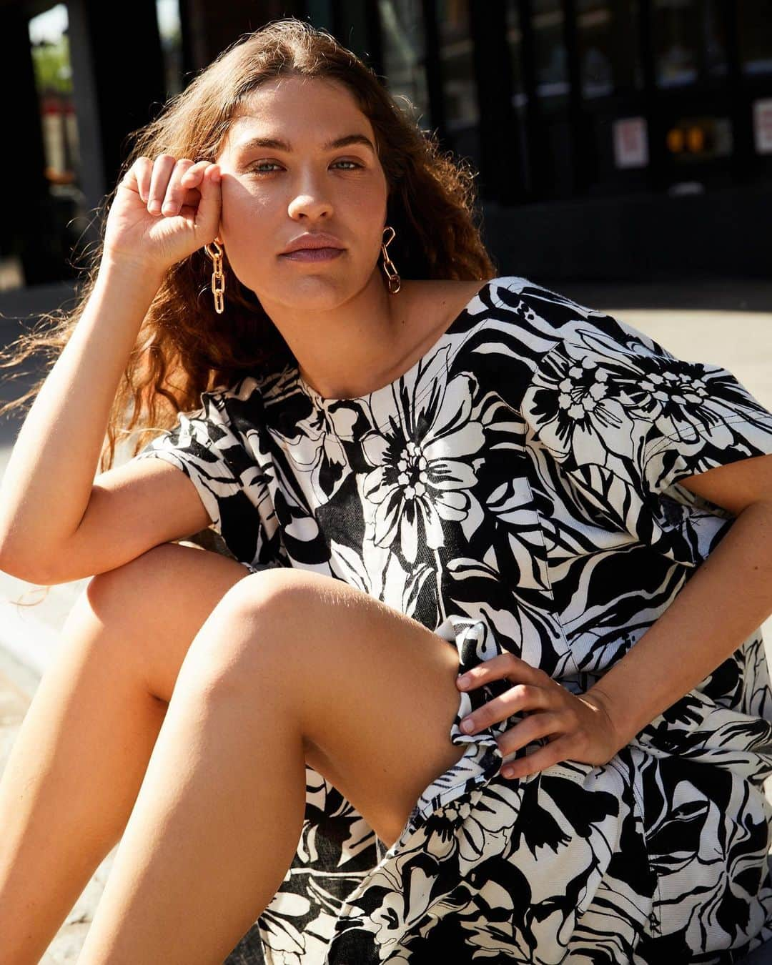 freepeopleさんのインスタグラム写真 - (freepeopleInstagram)「Black and white doesn’t have to be boring. Link in bio for the Crisp And Cool Printed Dress. #FPSummer35」6月8日 2時57分 - freepeople