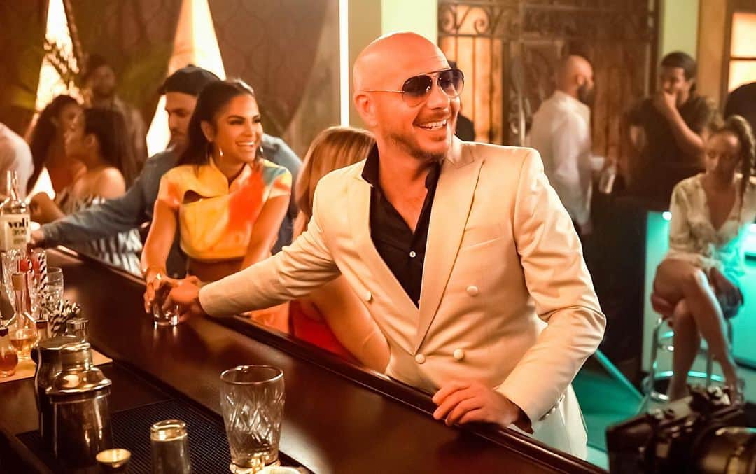 ピットブルのインスタグラム：「Make it a weekend to forget 😉 with the @Spotify Baila Reggaeton playlist, ft. "No Lo Trates" from yours truly, @daddyyankee and @nattinatasha. Click the link in bio to listen. Dale! 🔥」