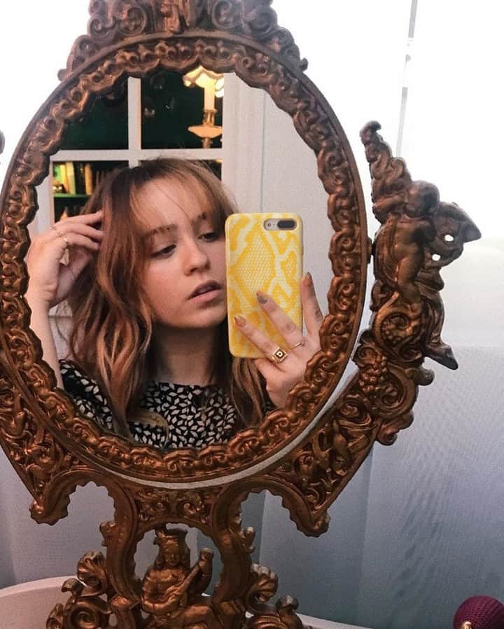 VELVETCAVIARさんのインスタグラム写真 - (VELVETCAVIARInstagram)「Now accepting good vibes for the weekend 💛💛 Love how @caileeraemusic styles our Yellow Snakeskin Case. 🐍💛 Available for iPhone and Samsung. Get yours @velvetcaviar. #velvetcaviar #snakeskin」6月8日 3時01分 - velvetcaviar