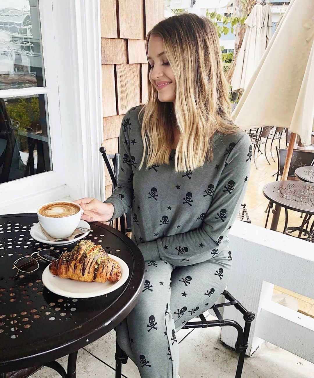 のインスタグラム：「expresso yourself💕☠️ @samanthakite #chaserbrand」