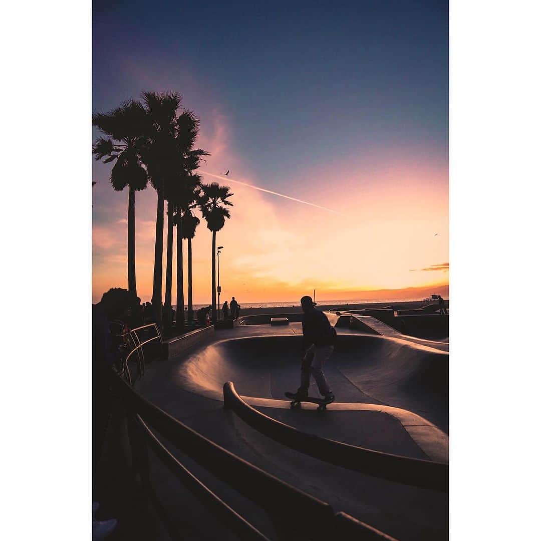 CANON USAさんのインスタグラム写真 - (CANON USAInstagram)「"Can’t ask for a better day when I’m surrounded by palm trees and watching the sunset at the skate park." #MyCanonStory  Photo Credit: @ssjr__13 Camera: #Canon EOS 6D Mark II Lens: EF 17-40mm f/4L USM Aperture: f/4 ISO: 300 Shutter Speed: 1/200 sec Focal Length: 24mm」6月8日 3時02分 - canonusa