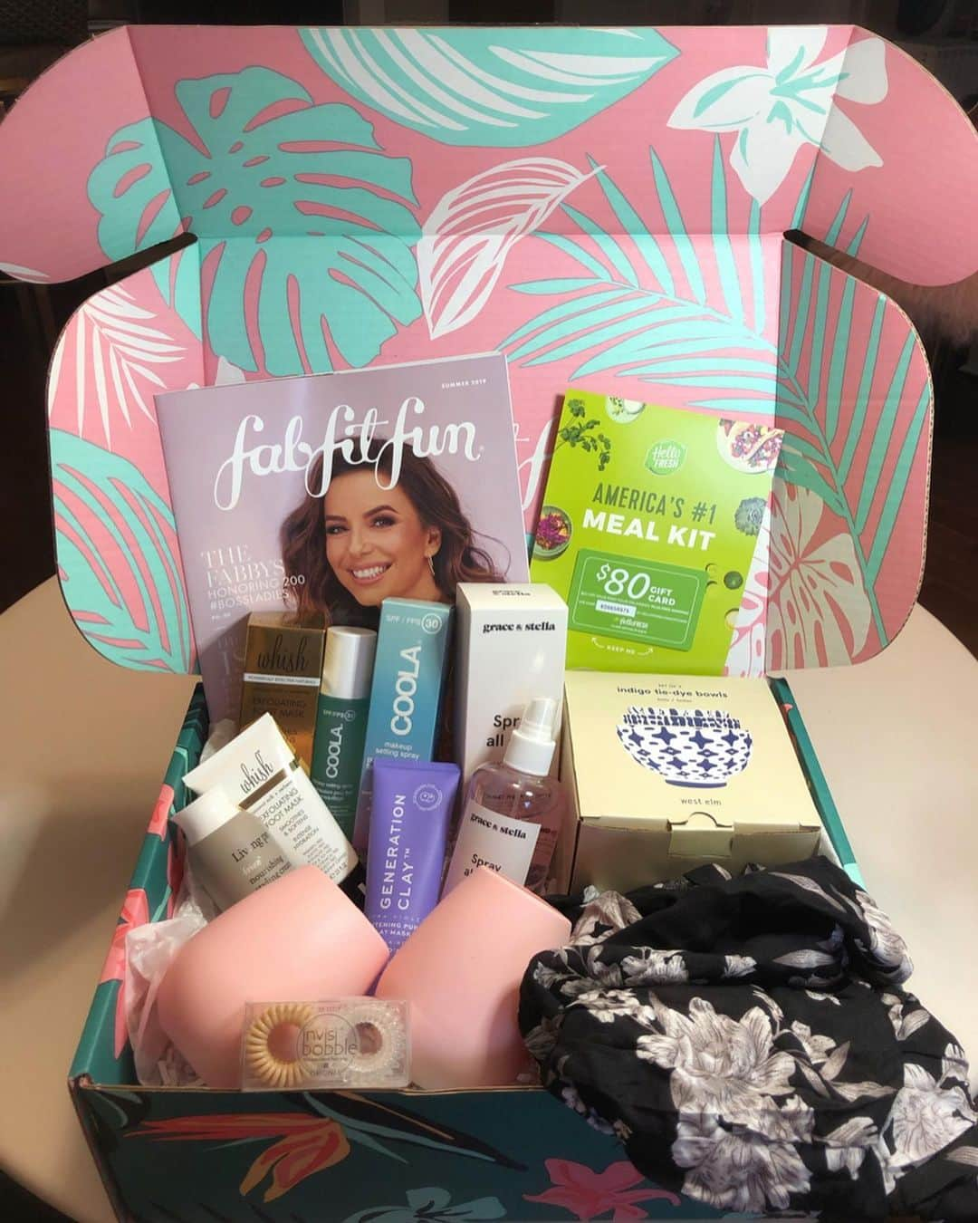 マディソン・チョックさんのインスタグラム写真 - (マディソン・チョックInstagram)「#FabFitFunPartner 🤗 Starting my weekend off right with my new summer box from #FabFitFun ☀️I love having a box chock full of new products delivered right to my door! Use my discount code CHOCK10 and get $10 off your first box! 😱🤗😄http://fabfitfun.com/  Also @FabFitFun is now available in the UK 🇬🇧 Yay!」6月8日 3時10分 - chockolate02