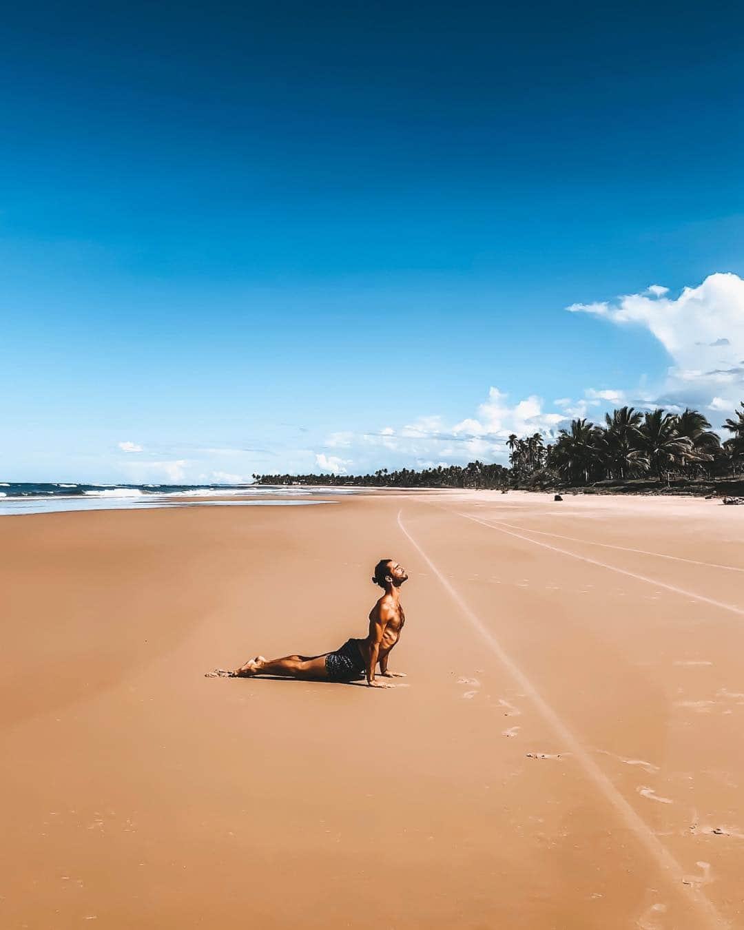 Ricardo Baldinさんのインスタグラム写真 - (Ricardo BaldinInstagram)「Bhujangasana - Cobra Pose . (boo-jang-GAHS-anna) is a great way to stretch the chest and shoulders, and is often practiced as part of a transition back to downward-facing dog. Practicing cobra pose regularly can improve your lung capacity, reduce stress, and stimulate many of the internal organs in your body. Although often perceived as evil or dangerous, snakes also have a rich history of power and worship. In some yoga traditions, the snake known as Kundalini rests coiled at the base of the spine. By awakening this snake, we enliven our body’s energy and create a pathway towards enlightenment. This connection with enlightenment is also seen in many portrayals of the Buddha where he is shown with a cobra over his head. (Gaia.com) • 🙏🏽 • Yoga is a very powerful practice that can change your life. Physically, mentally and emotionally. Every week I’ll be sharing/explaining a different yoga pose. Find a yoga teacher/class near you to guide you properly and let’s flow! Namaste 🙏🏽 #yoga #yogapose #bhujangasana #cobrapose #baldinyoga」6月8日 3時15分 - rbaldin