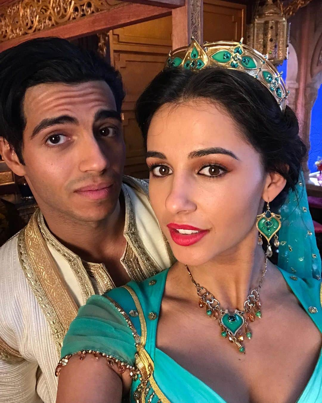 メナ・マスードさんのインスタグラム写真 - (メナ・マスードInstagram)「Just a royal reminder that #Aladdin is still out in theaters. We have pets in our film 2. Just saying 😉」6月8日 3時16分 - menamassoud