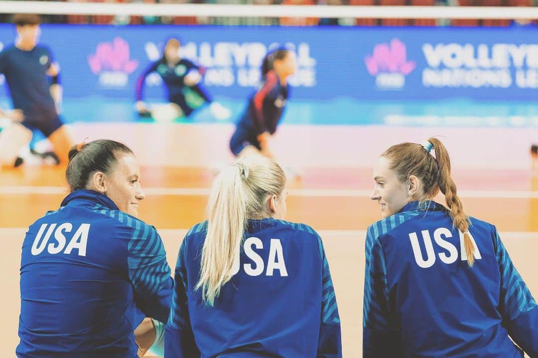 テトリ・ディクソンのインスタグラム：「Thanks for the love, Nebraska! So much fun playing on 🇺🇸 soil. 💞 Omaha ✈️ Chicago ✈️ Hong Kong ✈️ Guangzhou w/ my gals. See ya soon, 🇨🇳😉」