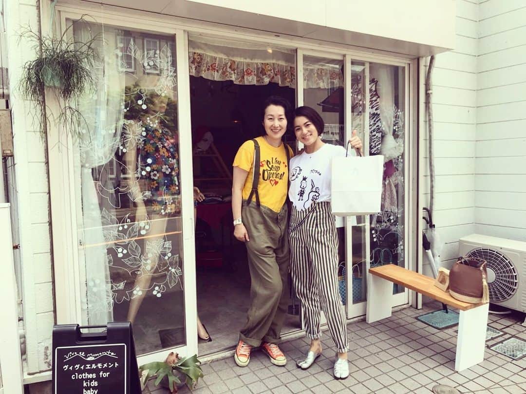 桃生亜希子のインスタグラム：「大好きだった伝説のvintage shop 『Soap Opera』。 今日、明日はなんと鎌倉の子供服屋さん @vive_el_momento_ でpop up ！と、いうことで 中屋っちに会いに行ってきたよ！  安定の絶妙なかわいさ🔥  他にはない掘り出し物をみつけたい方には、絶対おすすめ😘  @soapopera_vintage  中屋っち、ありがとう❤️ 子供服も可愛くて、また来たいわ。タルトも美味しかった🙏✨ SOAP OPERAのPOP UPは、明日まで！」