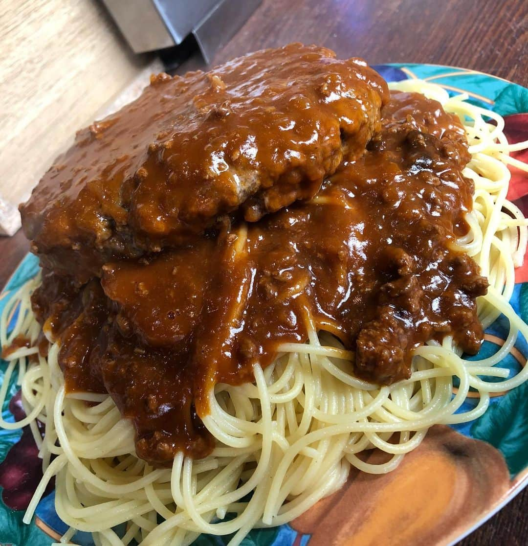 王子谷剛志さんのインスタグラム写真 - (王子谷剛志Instagram)「ハンブルジョア大盛り！🍝 美味すぎてもう一回頼もうかと思ったけどやめときます。笑 #デルムンド #ハンブルジョア大盛り #バーグとミートソースの絡み具合半端ない #食との出会い #ジタニ食堂」6月8日 13時00分 - takeshiojitani