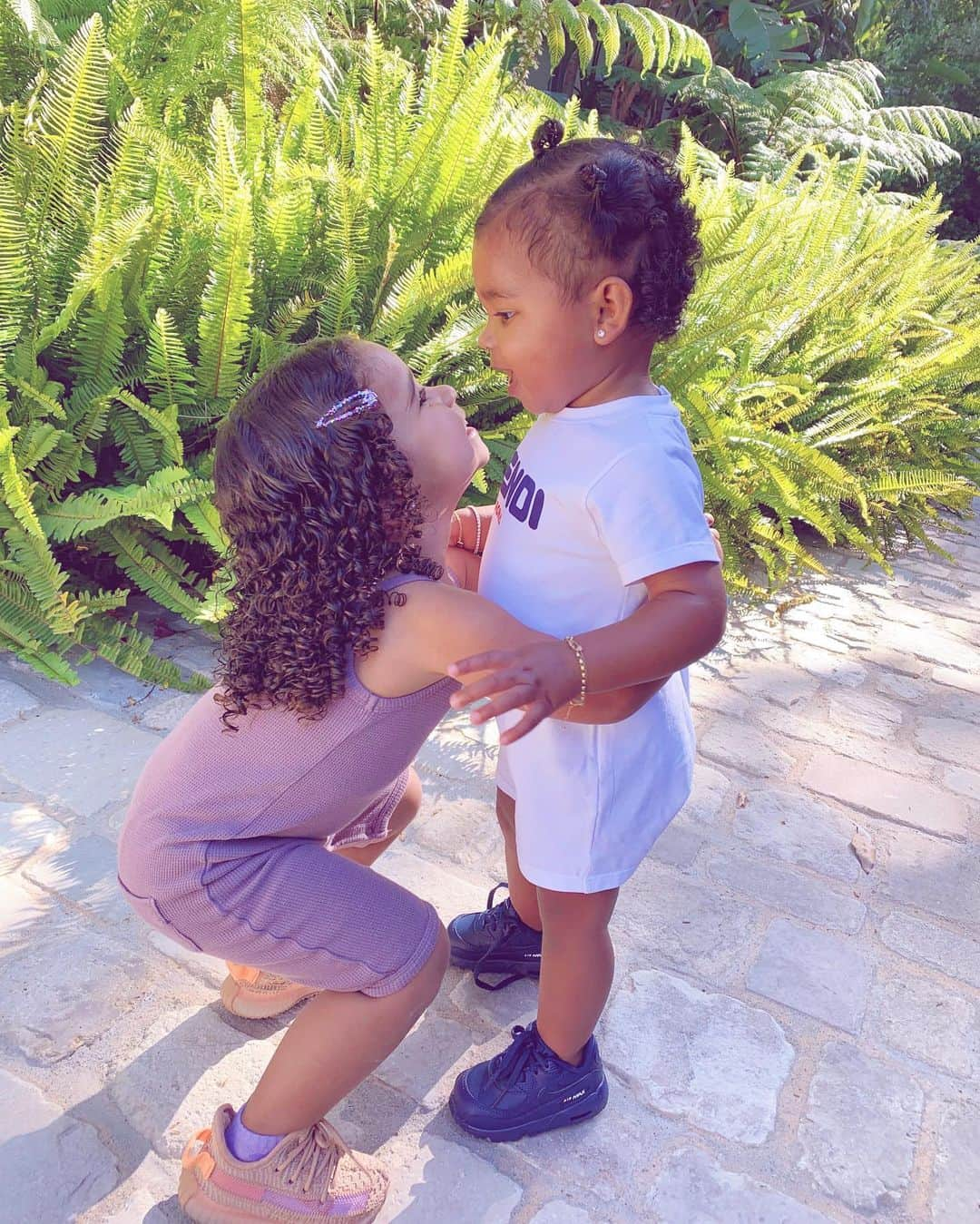 クロエ・カーダシアンさんのインスタグラム写真 - (クロエ・カーダシアンInstagram)「BFF Cousins」6月8日 13時05分 - khloekardashian