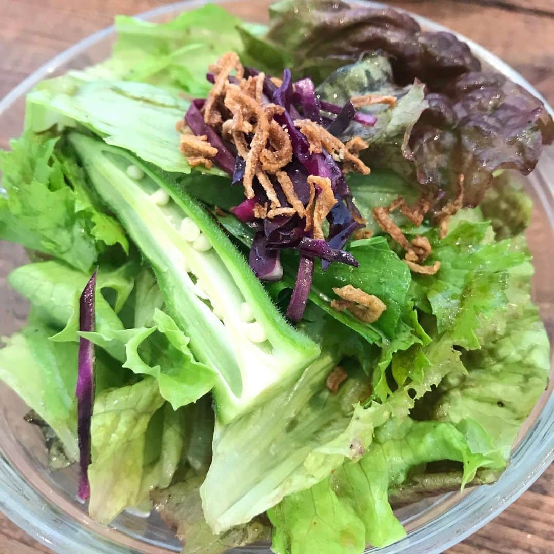 sioneのインスタグラム：「お昼は安定の福綴。ただいまアスパラ増量中で美味しさも1.5倍♪ 食後のデザートはバスクチーズケーキ。 んー、幸せ  #福綴」