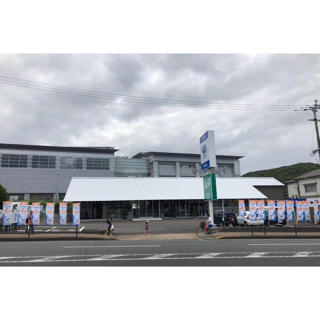 池田建設さんのインスタグラム写真 - (池田建設Instagram)「6月8日(土) 14:00 KICK OFF!! ・ 今日はV・ファーレン長崎のホーム戦です☺︎ ・ スタジアムの近くに引っ越してきたので 試合の日はたくさんのサポーターの方が 会社の前を通り過ぎていきます。 ・ 池田建設でものぼりをヴィヴィくんに変えてみました✴︎ ・ 頑張れ！ V・ファーレン長崎！！ ・ #池田建設  #Vファーレン長崎  #トランスコスモススタジアム長崎  #ホーム戦  #ヴィヴィくん  #長崎 #諫早」6月8日 13時33分 - ikeda_kensetsu