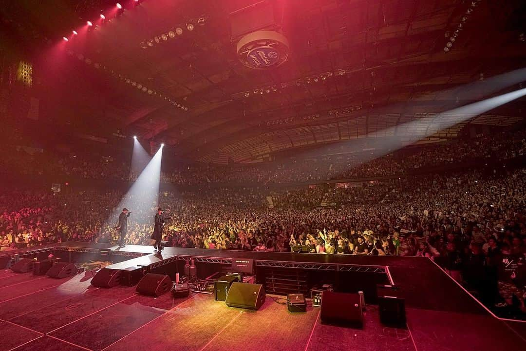 ウィジンさんのインスタグラム写真 - (ウィジンInstagram)「Gracias #chicago un lleno total que merecía una rumba,gracias por la gran fiesta qué armamos #comoantestour🌎🥋🥋 🕺🏼🕺🏼🕺🏼🕺🏼🕺🏼🕺🏼🕺🏼🕺🏼🕺🏼💃💃💃💃💃💃💃💃@wisinyyandel #otrosnivelesdije💯💯🔝🔜🔊🎬📈」6月8日 13時26分 - wisin